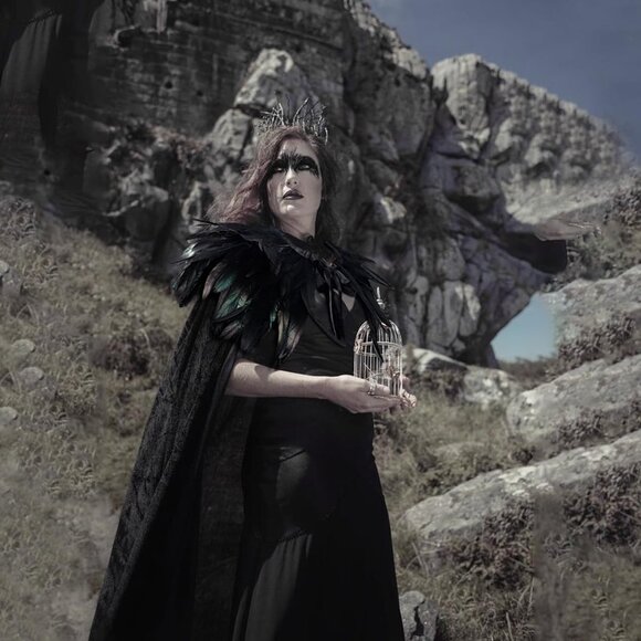 Women Feather Collar Velvet Cloak Vampire Cape Witch Queen Cosplay Costume - Picture 4 of 8